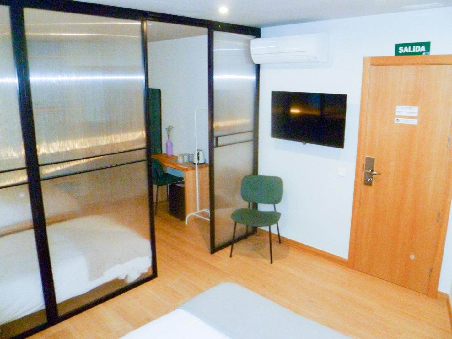 Quadruple Room Private Bathroom